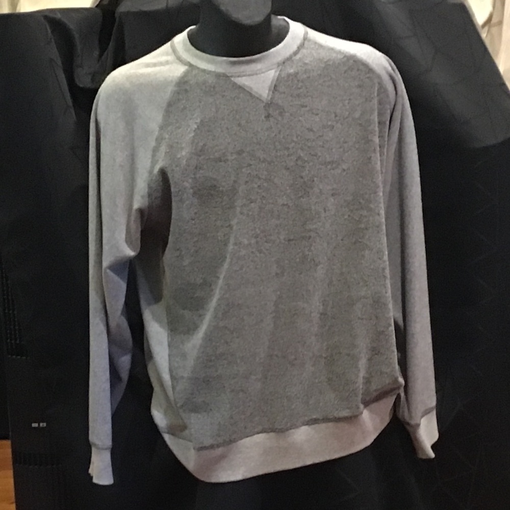 HOST PICK NWT Bench Men’s Pullover Sweatshirt , grey two tone color